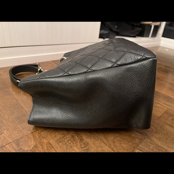 Chanel tote - Picture 7 of 15